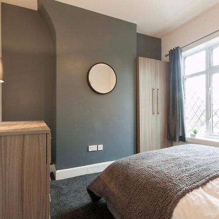 Centralized Private 4 Bedroom House At Hanley With Free Parking Etruria Zewnętrze zdjęcie