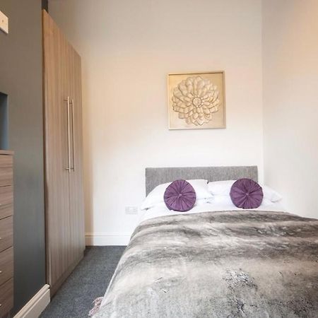 Centralized Private 4 Bedroom House At Hanley With Free Parking Etruria Zewnętrze zdjęcie