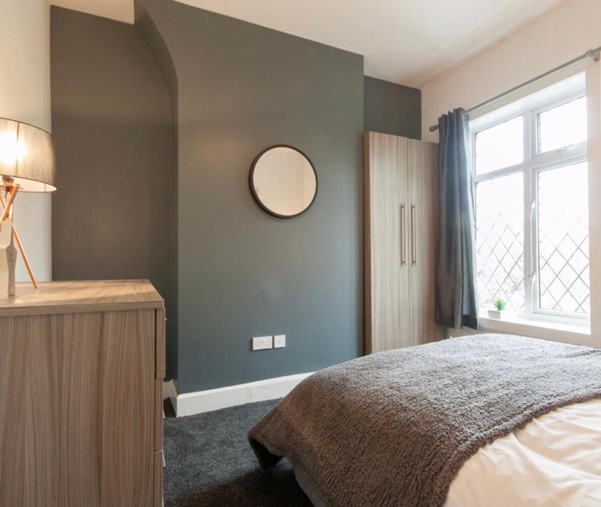 Centralized Private 4 Bedroom House At Hanley With Free Parking Etruria Zewnętrze zdjęcie