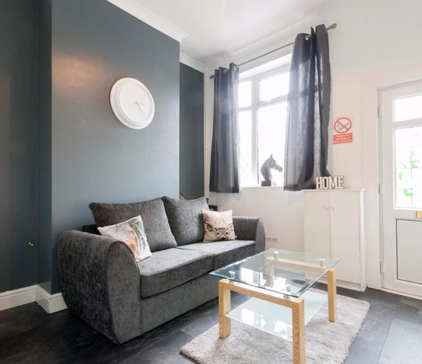 Centralized Private 4 Bedroom House At Hanley With Free Parking Etruria Zewnętrze zdjęcie
