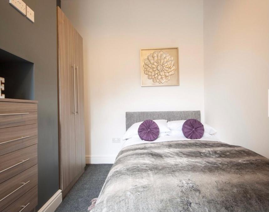 Centralized Private 4 Bedroom House At Hanley With Free Parking Etruria Zewnętrze zdjęcie